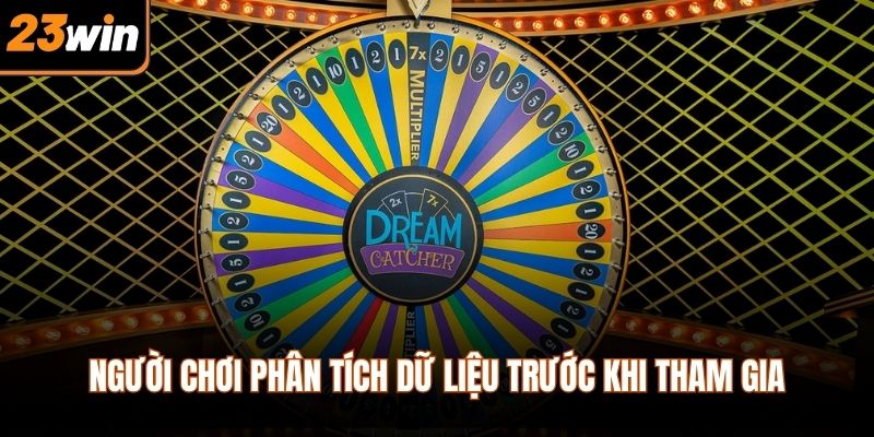 Người chơi phân tích dữ liệu trước khi tham gia
